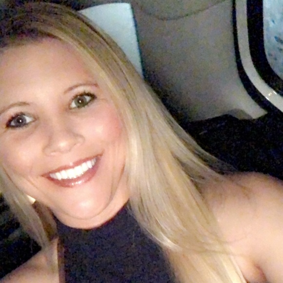 Alyson Clark - Poshmark Profile Picture of Alyson Clark (@alysonclark12) on Poshmark