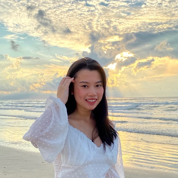 Profile Picture of Jialu Sun (@jialuuuu) on Poshmark