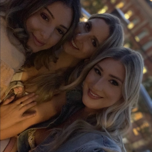 Profile Picture of Stephanie Cutone (@s_cutone) on Poshmark