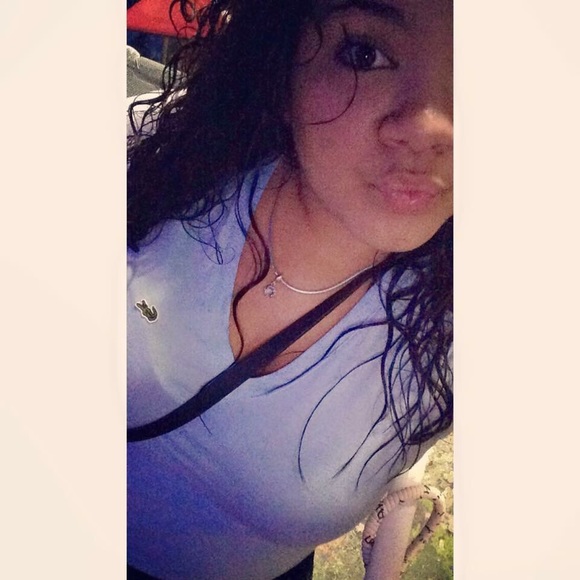 Profile Picture of Kiarangely Frett (@_kiarafrett) on Poshmark