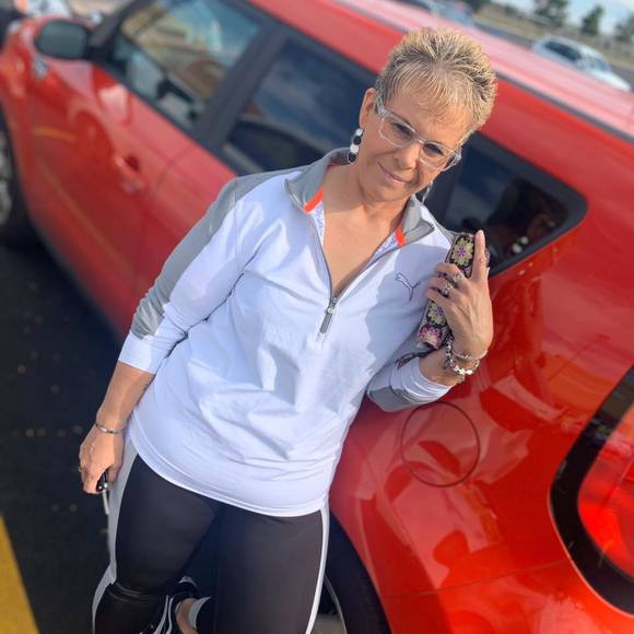 Profile Picture of Cassandra Harper (@cassandra7051_) on Poshmark
