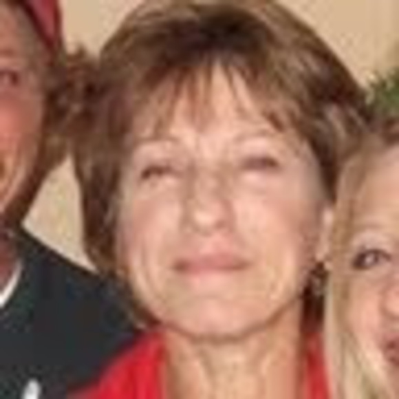 Profile Picture of Helen Ruedy (@helenrudy1) on Poshmark