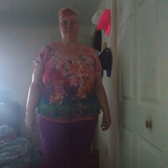 Profile Picture of Robin Hines (@bigblnd) on Poshmark