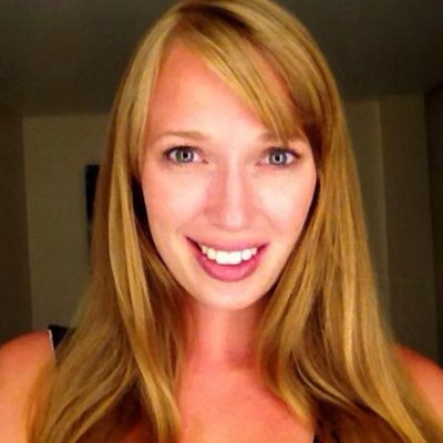 Profile Picture of Julia Winkel (@awinkelintime) on Twitter