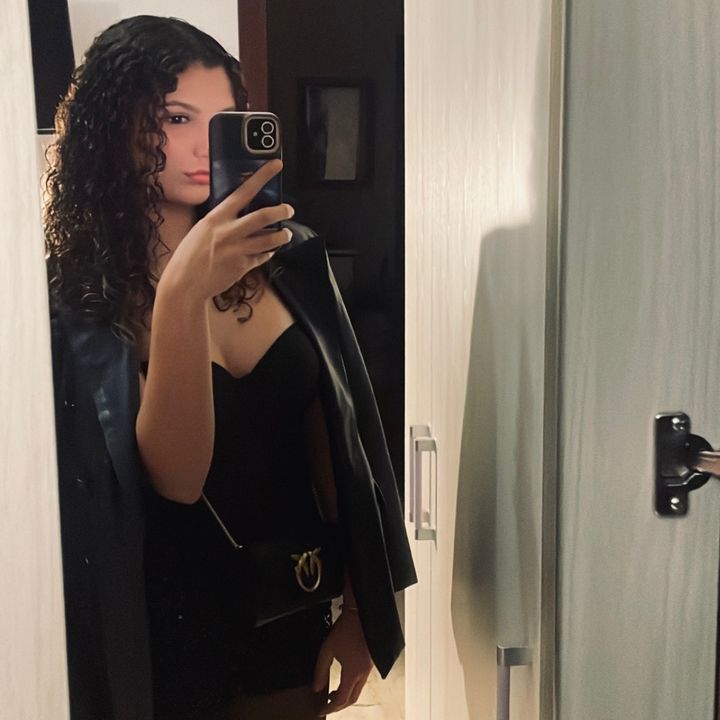 Profile Picture of laura (@lauralucchesee_) on Tiktok