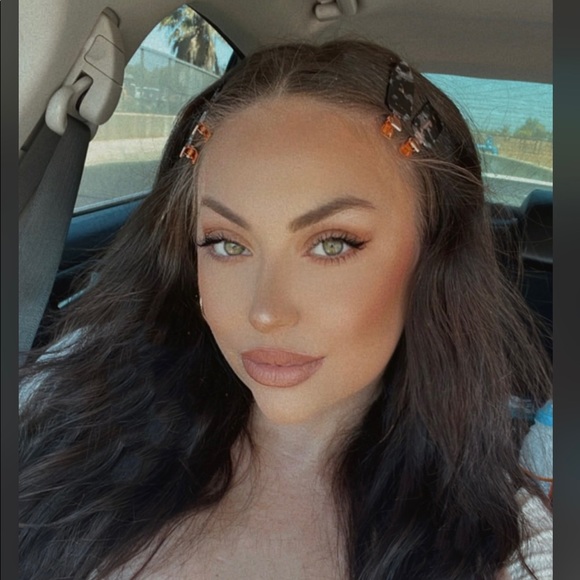 Profile Picture of Coreyna Funkner (@coreynarenee) on Poshmark