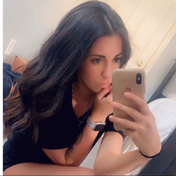 Profile Picture of Katie Pergola (@kpergola) on Poshmark