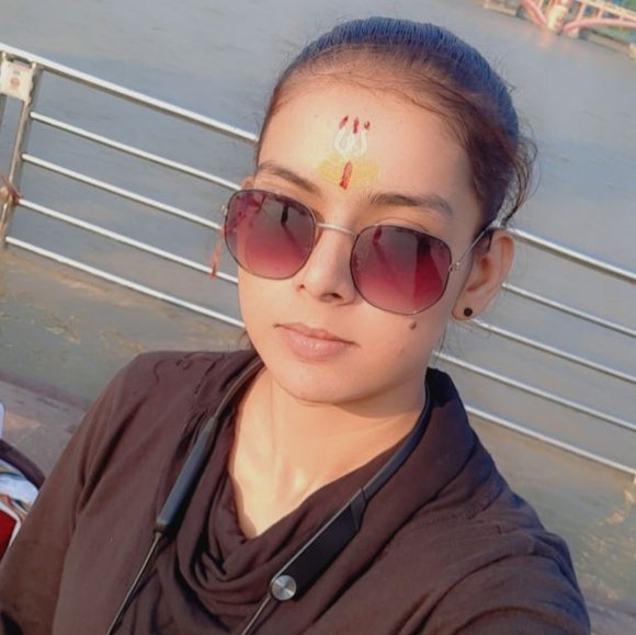Profile Picture of Vibha Singh (@vsg0402) on Poshmark