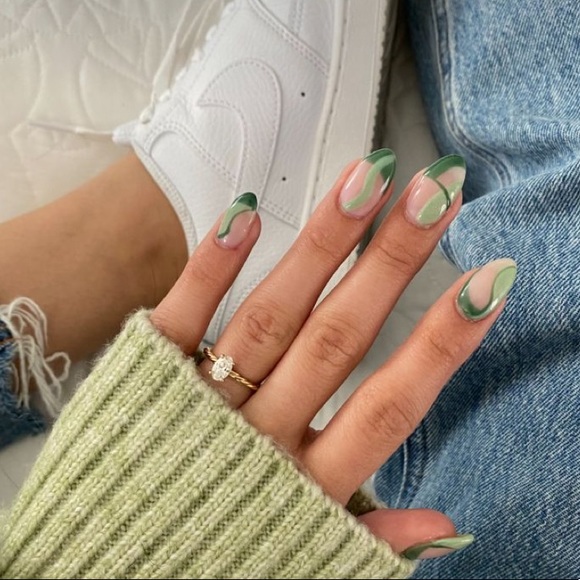 Profile Picture of Abby Hightchew (@abbyhightchew) on Poshmark