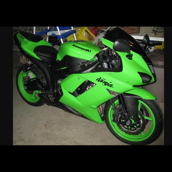 Profile Picture of James Davila (@mixdup929) on Poshmark