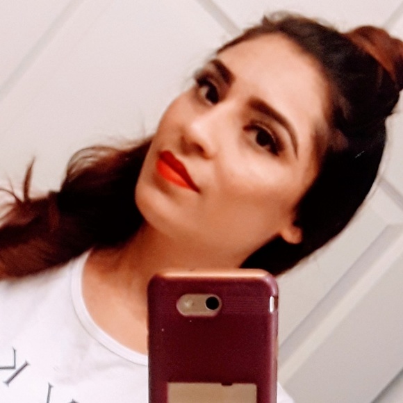 Profile Picture of Sarahi Irigoyen (@sarahimartin133) on Poshmark