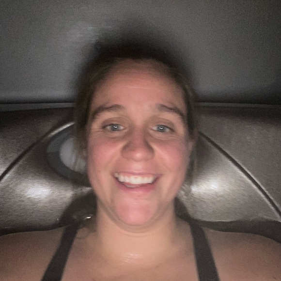 Profile Picture of Samantha Loeppky (@s_loeppky) on Poshmark