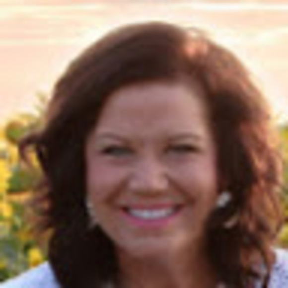 Profile Picture of Brooke Wigand (@brookewigand) on Poshmark