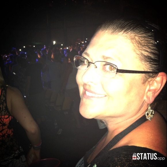 Lisa Franzblau - Poshmark Profile Picture of Lisa Franzblau (@lfranzblau) on Poshmark