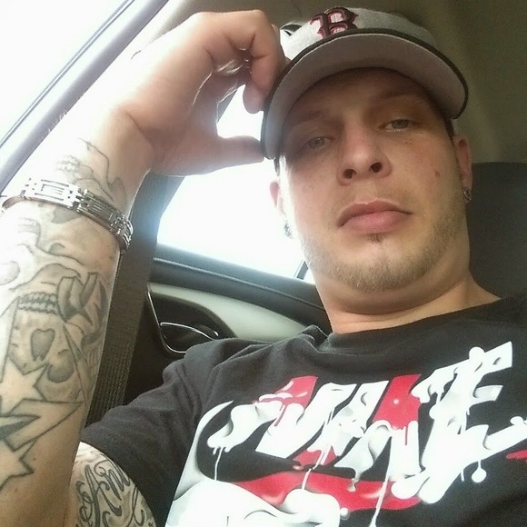 Profile Picture of Justin Sweatt (@justin_sweatt) on Poshmark