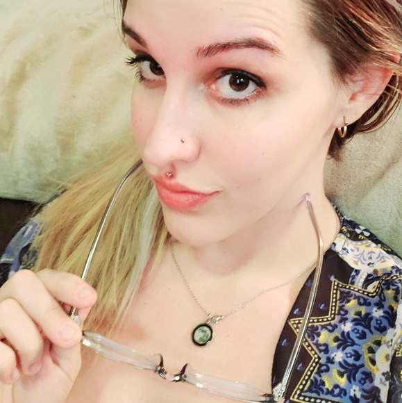 Profile Picture of Jillian Wise (@jillibean6910) on Poshmark