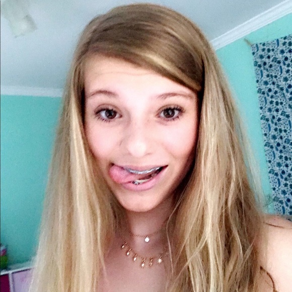 Profile Picture of Christina Bedsaul (@christinabeds) on Poshmark