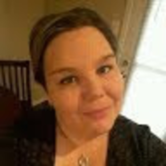 Profile Picture of Anne Seigmiller (@anneseigmiller) on Poshmark