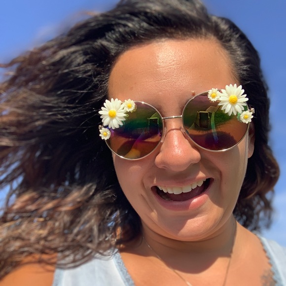 Profile Picture of Angie Confredo (@angiie333) on Poshmark