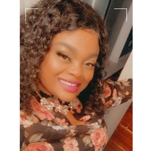 Profile Picture of Shena Campbell-scott (@shena_c) on Poshmark