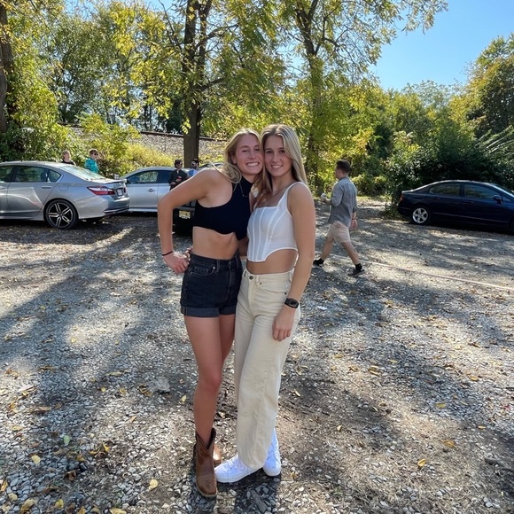 Profile Picture of Julianna Witherell (@jwitherell24) on Poshmark