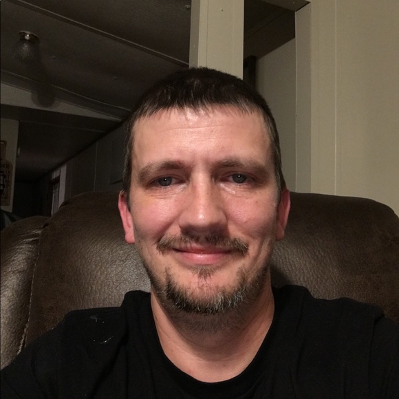 Profile Picture of David Green (@davidagreen) on Poshmark