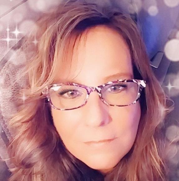 Profile Picture of Michelle Johnson warnest (@michellewarnest) on Poshmark