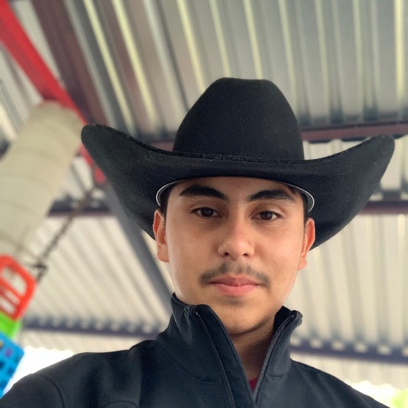 Profile Picture of Herminio Gomez (@herminog) on Poshmark