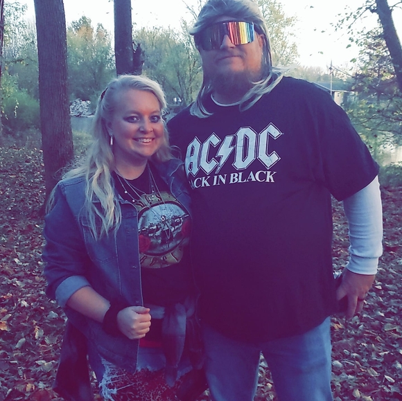 Profile Picture of Dawn Applegate (@pbush90) on Poshmark