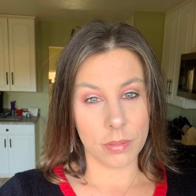 Profile Picture of April Riddle (@aworkman0714) on Twitter