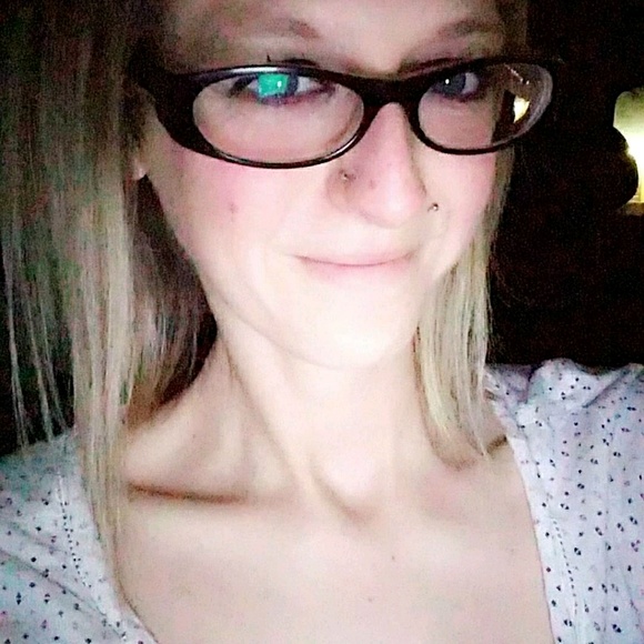 Profile Picture of Stephanie Skalsky (@steph2284) on Poshmark