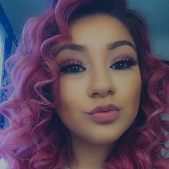 Profile Picture of Mery Lopez (@merylopez18) on Poshmark