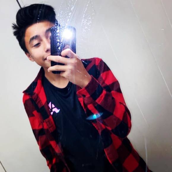 Profile Picture of Javier Serrato (@javiers0320) on Poshmark