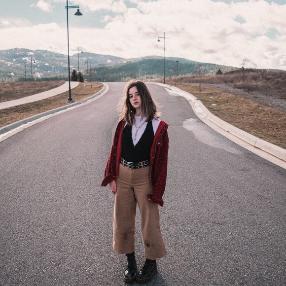 Profile Picture of Kylie Melsha (@kylsnoelle) on Poshmark