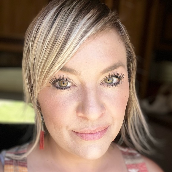 Profile Picture of Lindsay Walraven (@lwalraven) on Poshmark