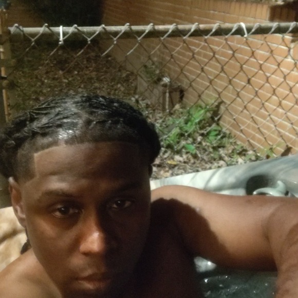 Profile Picture of Darrell Debose (@farrell12345678) on Poshmark