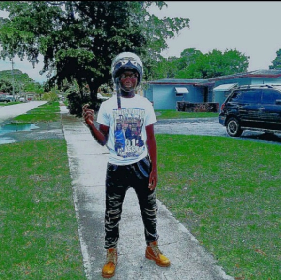 Profile Picture of Robert Ray (@bikelife_robb) on Poshmark