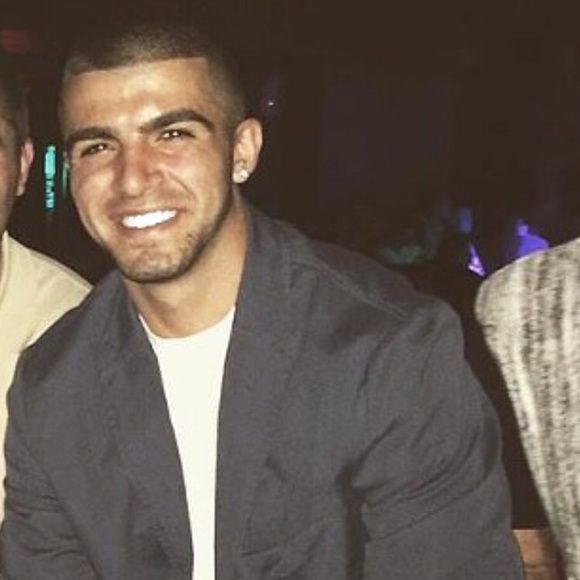 Profile Picture of Greg Reiter (@greiter10) on Poshmark