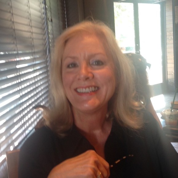 Profile Picture of Linda Capps (@lindagr81) on Poshmark