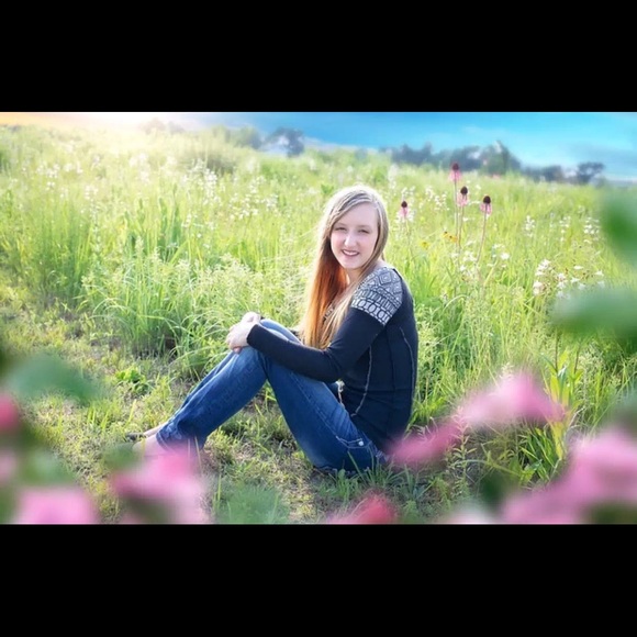 Profile Picture of Victoria Boggs (@veeboggs88) on Poshmark