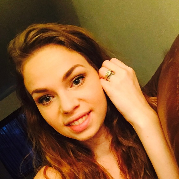 Profile Picture of Amanda Swayne (@amandarose4892) on Poshmark