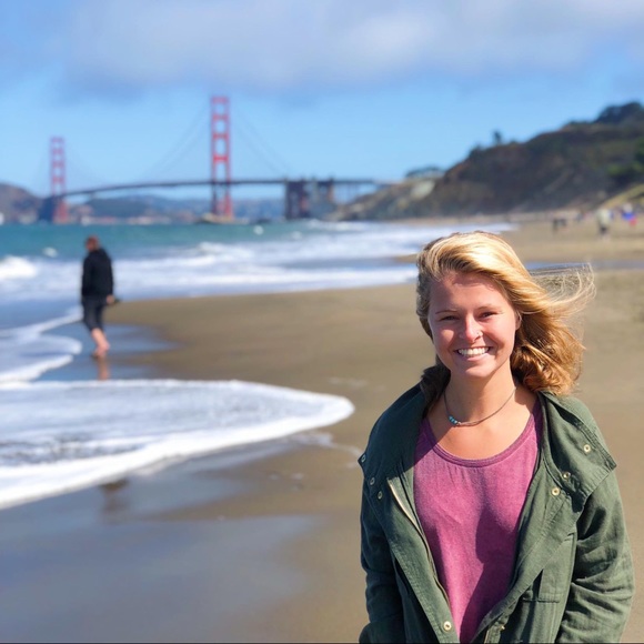 Profile Picture of Julia Fryer (@juliafryer) on Poshmark