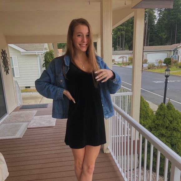 Profile Picture of Gini Mehlhoff (@ginijmehlhoff) on Poshmark