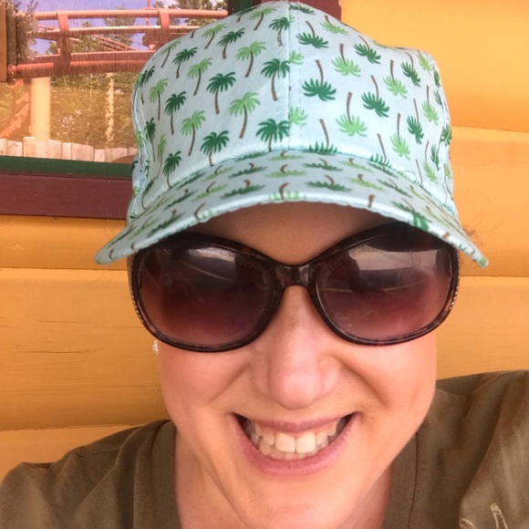 Sara Bonder - Poshmark Profile Picture of Sara Bonder (@toga74) on Poshmark