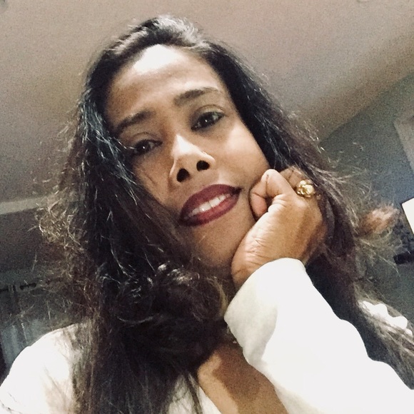 Profile Picture of Ayesha Roy (@shressta) on Poshmark