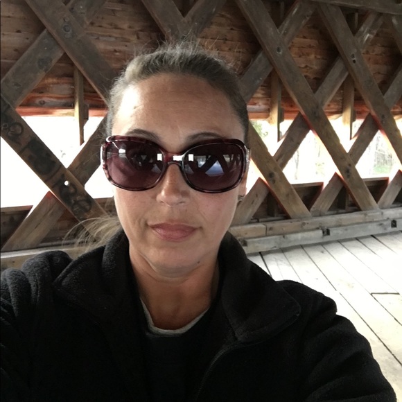 Profile Picture of Gina Blevins (@gblevins77) on Poshmark