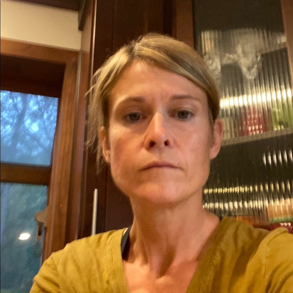 Profile Picture of Lori Hulette (@lhulette) on Poshmark
