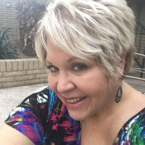 Profile Picture of Jennifer Weimer bradley (@youhoo60) on Poshmark