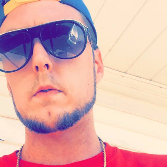 Profile Picture of Thomas Barker (@thomas_barker) on Poshmark