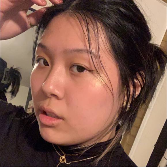 Profile Picture of Evanna Phan (@evannaphan) on Poshmark